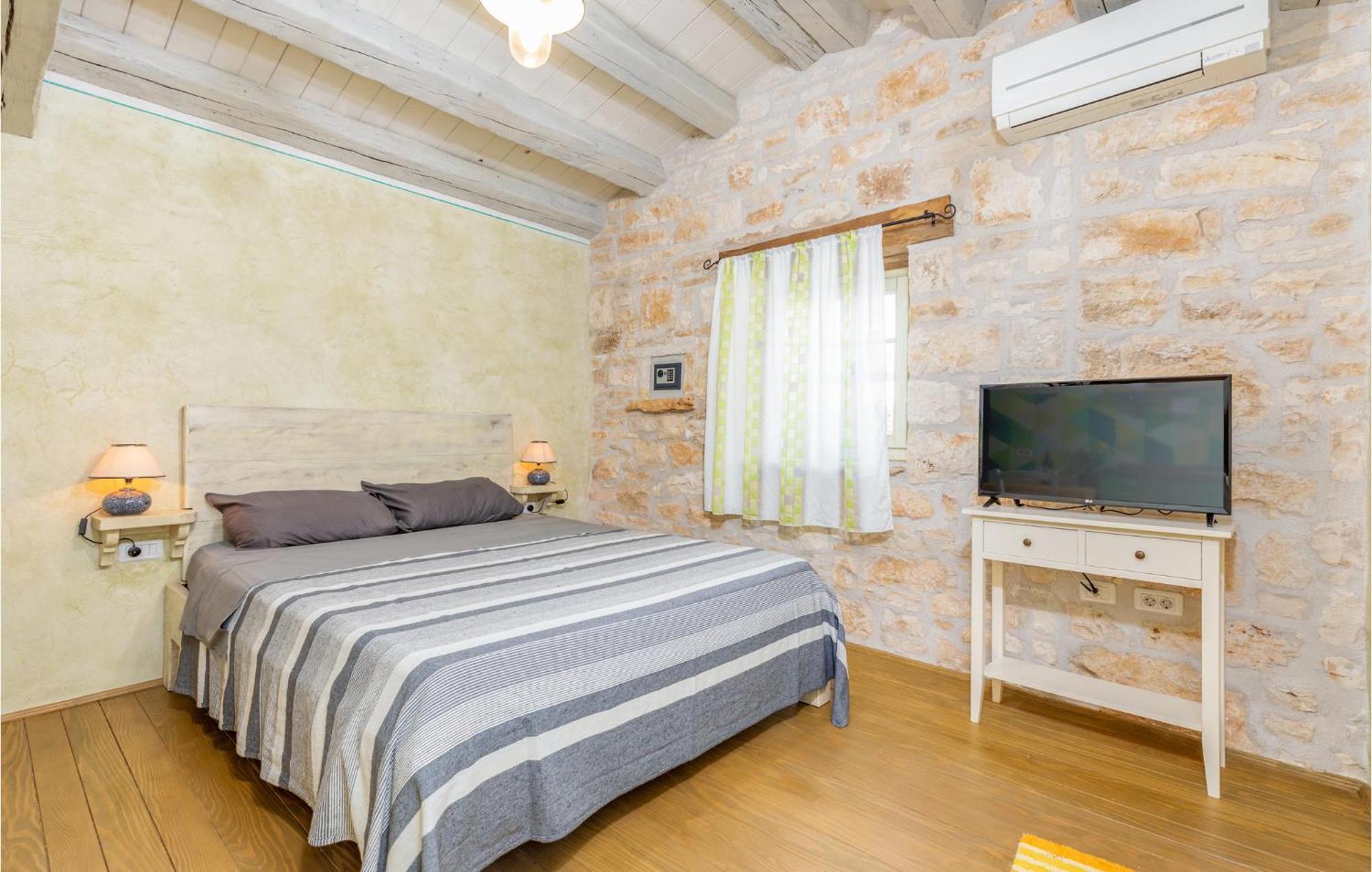 Awesome Apartment In Žminj Exterior foto